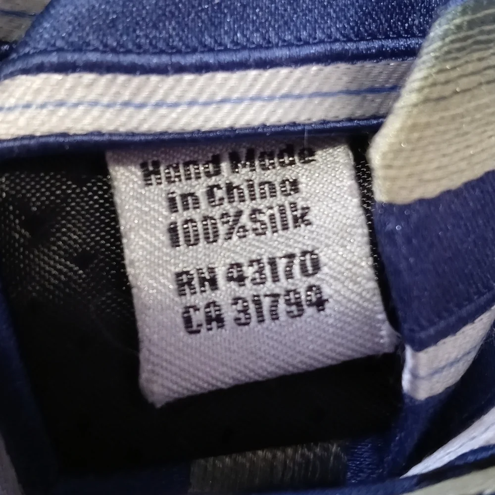 Geoffrey Breene tie 100% silk